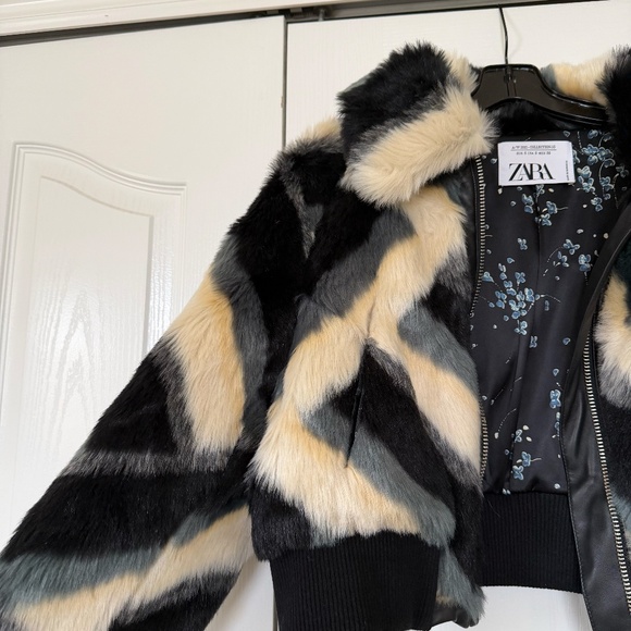 Zara A/W 21 Limited Edition Faux Fur Chevron Jacket - Picture 5 of 6